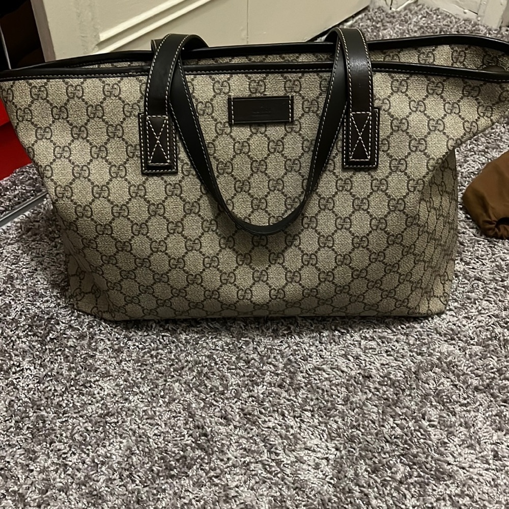 ‼️Gorgeous Gucci bag in pristine condition!! Always in it’s dust bag‼️